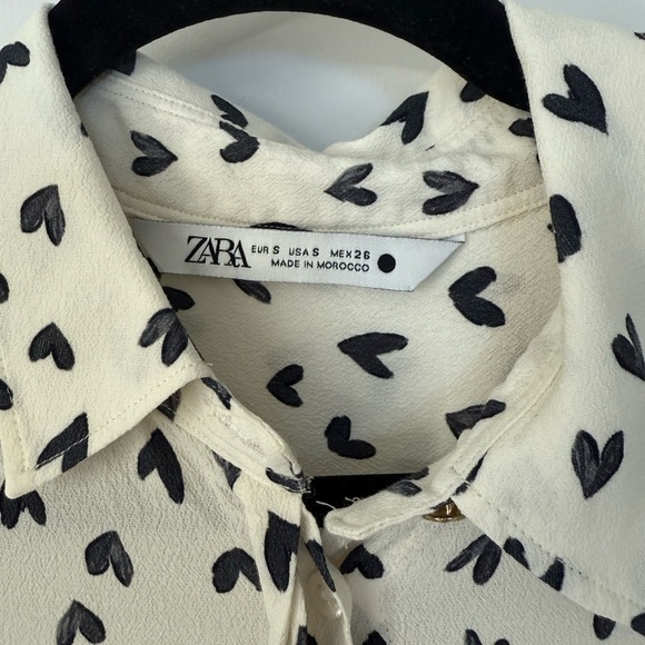 Zara White and Black Casual Button Down Shirt with Heart Print - Picture 3 of 8